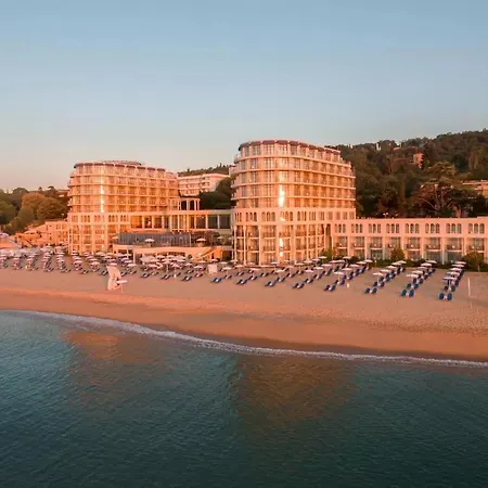 Azalia Balneo & Hotel 4*